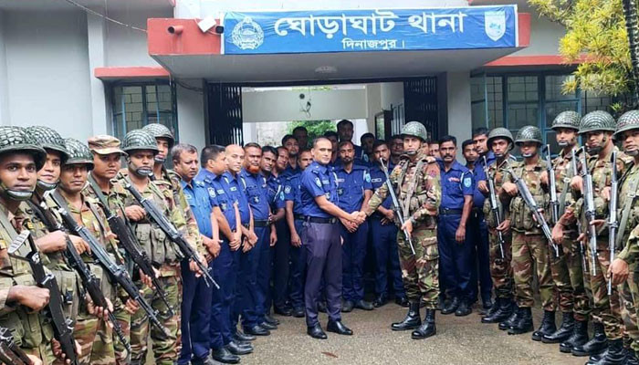 পরিস্থিতি স্বাভাবিক ; ঘোড়াঘাটে থানা থেকে সরিয়ে নেয়া হলো সেনা সদস্যদের