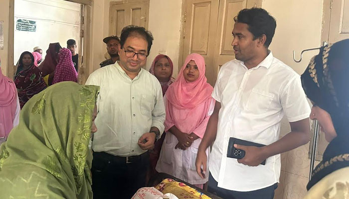 বাংলালাইভে সংবাদ প্রচরের পর খানসামাস্বাস্থ্য কমপ্লেক্স পরিদর্শনে ইউএনও