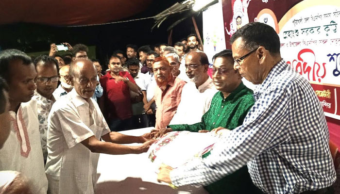 মির্জাগঞ্জে জামায়াত ও বিএনপি নেতাদের বিভিন্ন পূজা মন্ডপ পরিদর্শন