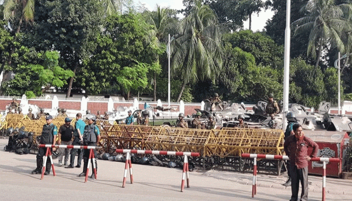 রাষ্ট্রপতির পদত্যাগের দাবিতে বঙ্গভবনের সামনে বিক্ষোভ, নিরাপত্তা জোরদার