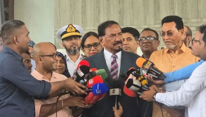 দেশে ফিরেছেন স্পিকার হাফিজ উদ্দিন আহমদ