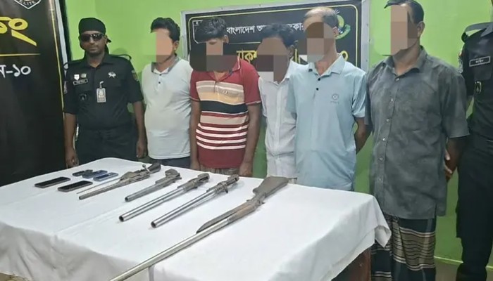 রাজবাড়ীতে আগ্নেয়াস্ত্রসহ ৫ জন গ্রেফতার
