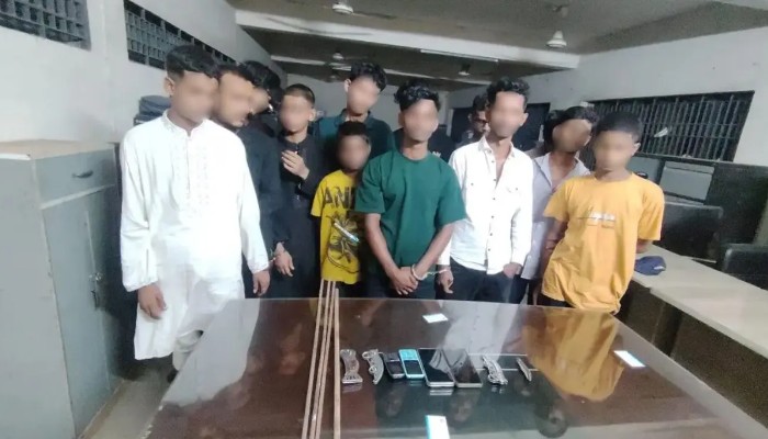 মোহাম্মদপুরে ১৩ ছিনতাইকারী গ্রেপ্তার