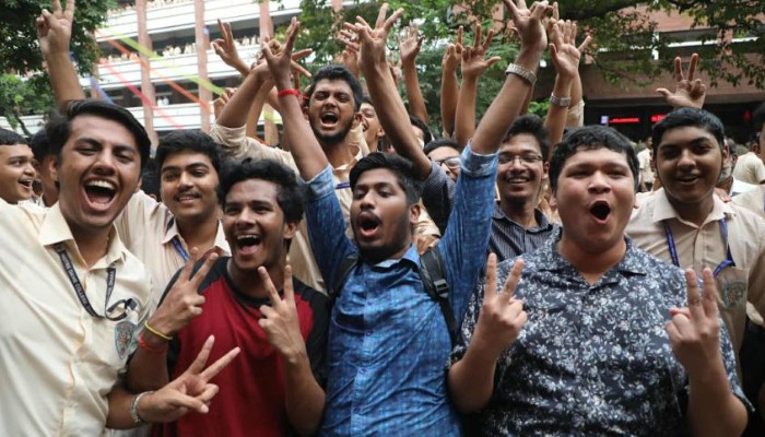 এইচএসসি ও সমমান পরীক্ষায় জিপিএ-৫ প্রাপ্তিতে এগিয়ে ছেলেরা