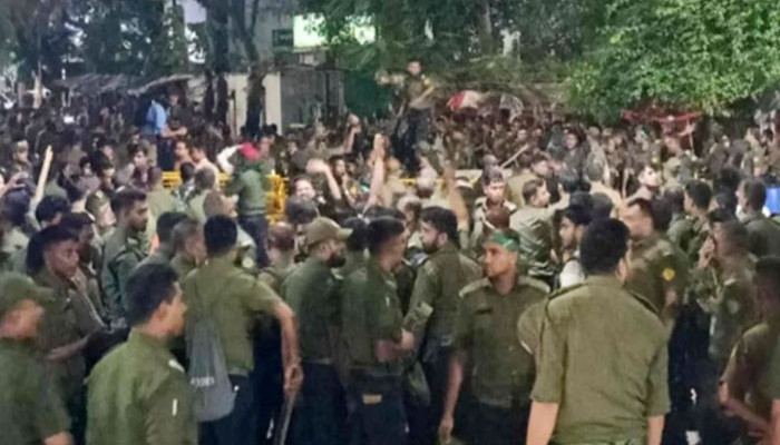 ৩৯০ আনসারকে কারাগারে প্রেরণ