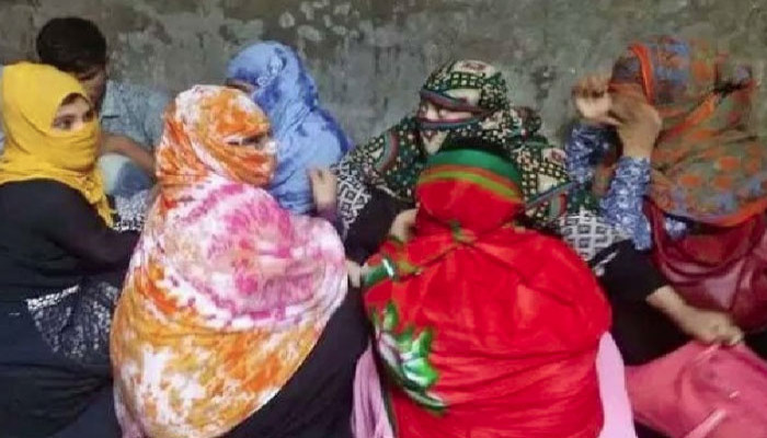 ময়মনসিংহের বিভিন্ন আবাসিক হোটেল থেকে নারীসহ আটক ৩১